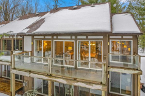 New, Spacious and charming, with a river view, conveniently located near skiing and golf